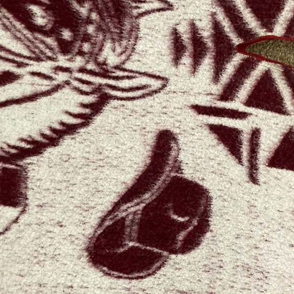 Authentic Mexican Poncho. This is beautiful and warm when the weather is cool. - Picture 4 of 7